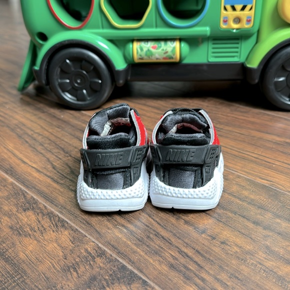 Nike Huarache Toddler Size 2C - Picture 4 of 4